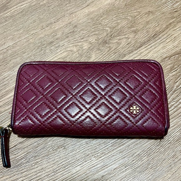 Tory Burch Handbags - Tory Burch Burgundy Quilted Wallet